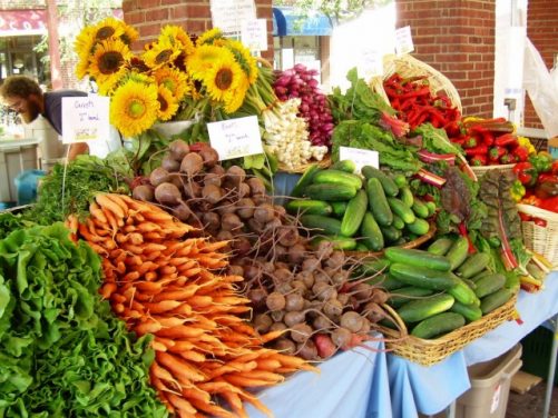 5 Reasons to Shop at a Farmers Market|Craving Something Healthy