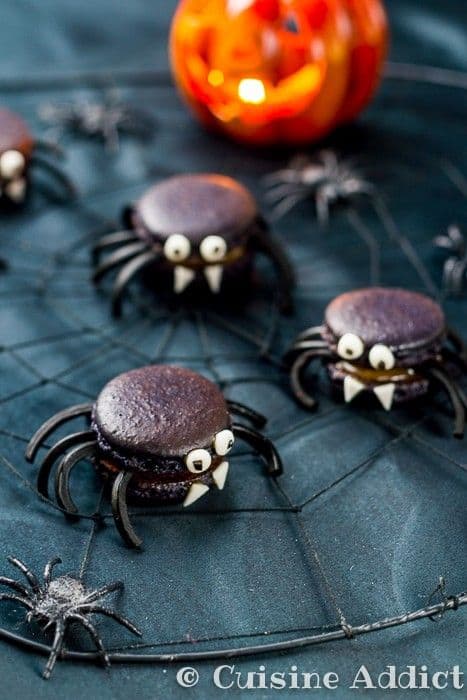 Spider Macaroons for Halloween|Cuisine Addict