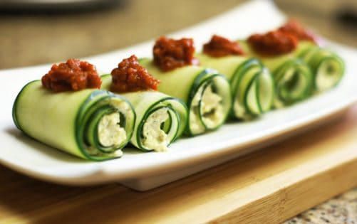Cucumber Rollups with Sun Dried Tomato Sauce|Detoxinista 