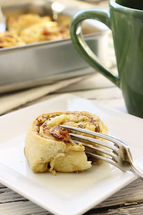 Prosciutto and Cheese Pinwheel Breakfast Rolls|Craving Something Healthy